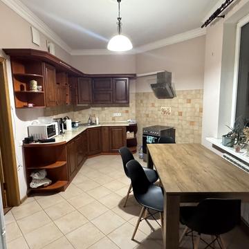 Дмитрівська вул., 45