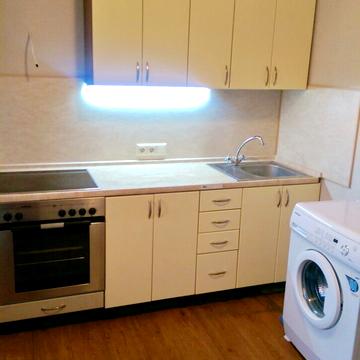 Миропільська вул., 37