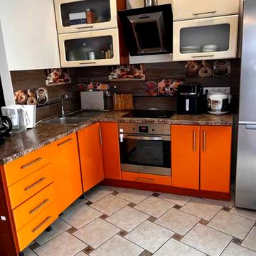 Анатолія Петрицького вул., 15