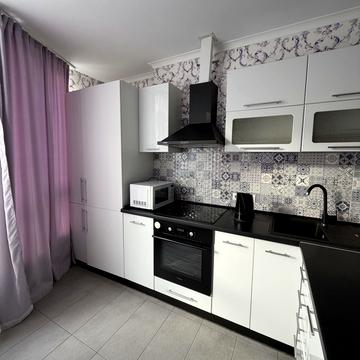 Анни Ахматової вул., 22