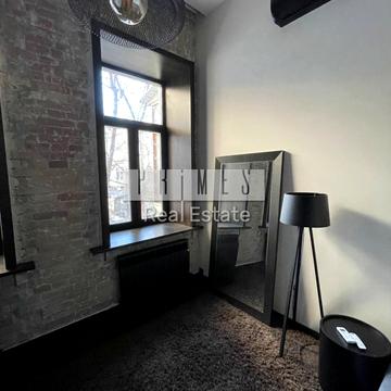 Поштова пл., 1