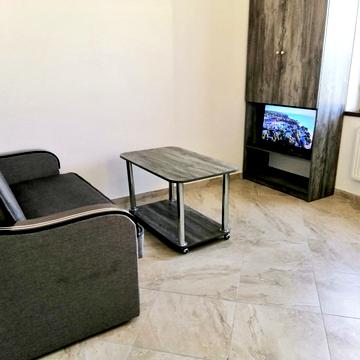 Івана Франка вул., 79