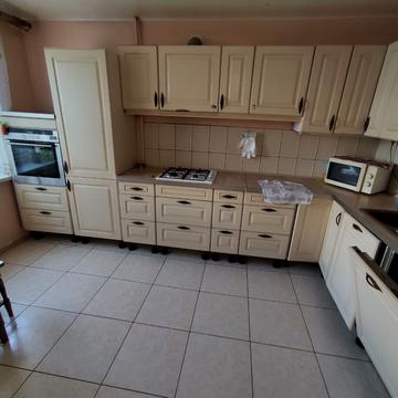 Чарівна вул., 121