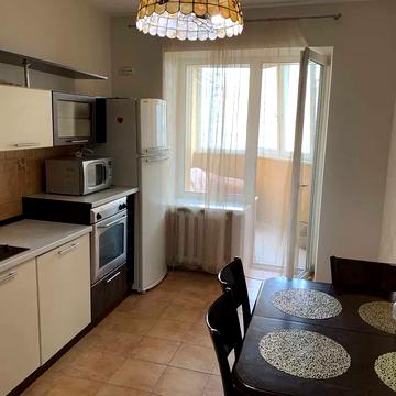 Анни Ахматової вул., 35-Б