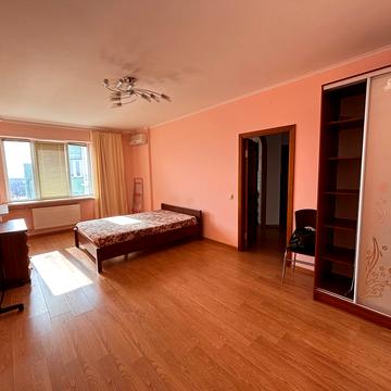 Печерська вул., 2