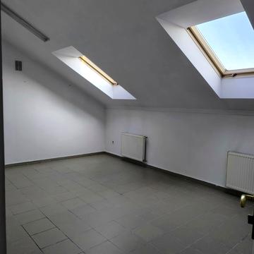 Тичини вул., 4