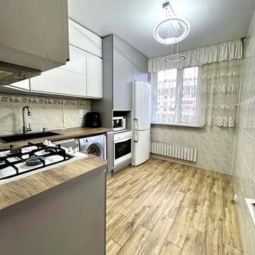 Метробудівників вул., 42