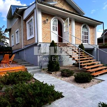 Виставкова вул., 1