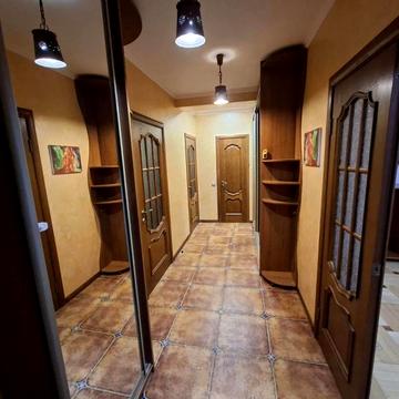 Кільцева вул., 11