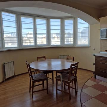 Саперно-Слобідська вул., 10