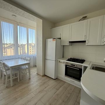 Василя Стуса вул., 7