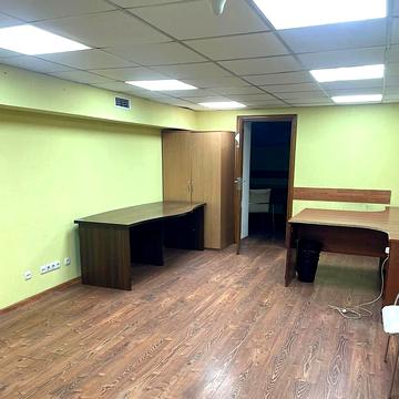 Єреванська вул., 8