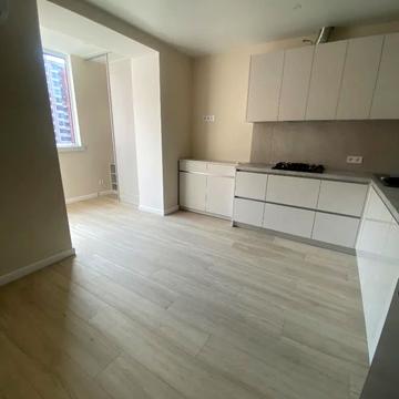 Співдружності вул., 1