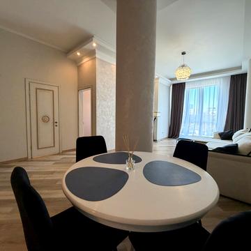 Вячеслава Липинського вул. (), 28