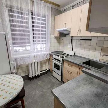 Вацлава Гавела бульв. (Івана Лепсе), 81