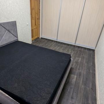 Академіка Кіпріанова вул., 4