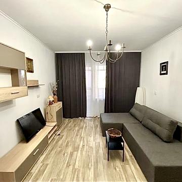 Срібнокільська вул., 8