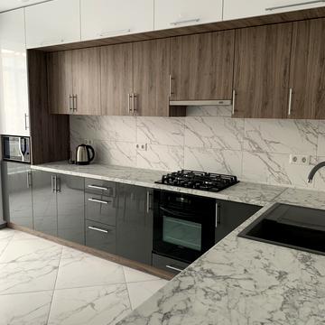 Андрія Мельника вул., (Будинок 1)