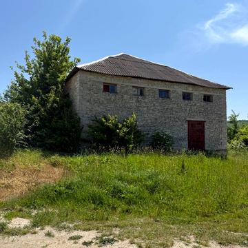 Молодіжна, 3а