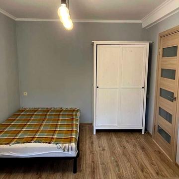 Йорданська вул. (Лайоша Гавро), 8