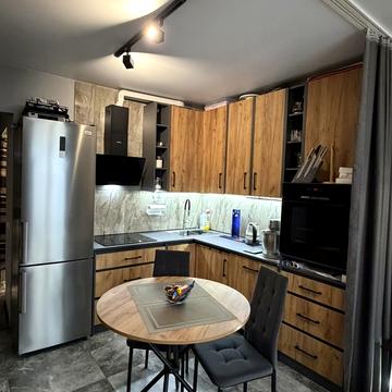 Незалежності просп., (Будинок 1)