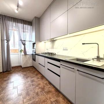 Хмельницька вул., 10