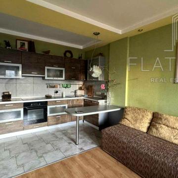 Анни Ахматової вул., 6