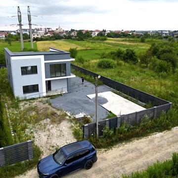 Пилипа Орлика вул., 5