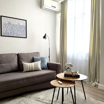 Анни Ахматової вул., 22