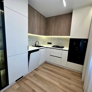 Степана Бандери вул., (Будинок 4)