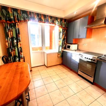 Оболонський просп., 12