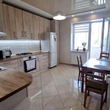 Під Голоском вул., 13