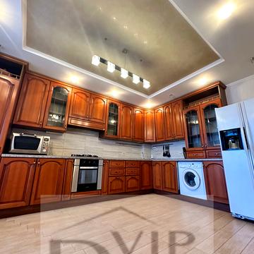 Добровольців вул. (Маршала Говорова), 11/1