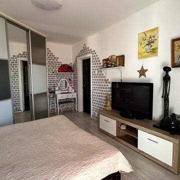 Тростянецька вул., 7