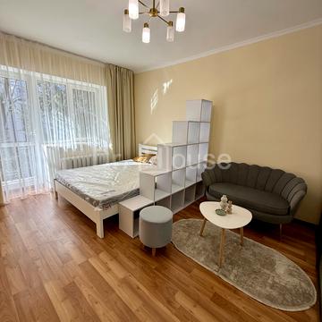 Івана Карпинця вул. (), 6