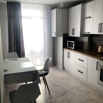 Романа Шухевича вул., 3