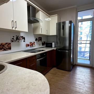 Анатолія Петрицького вул., 13