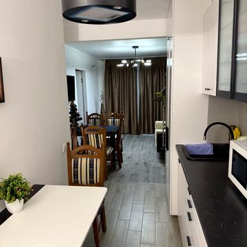 Героїв просп., 4