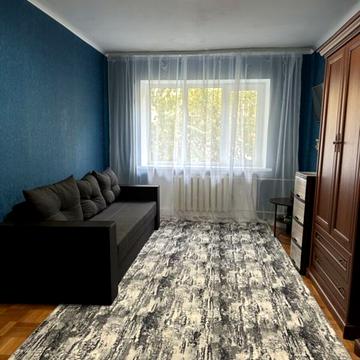 Президента Грушевського просп., 8