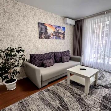 Набережна Перемоги вул., 42