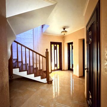 Рене Декарта вул., 6