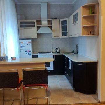 Новонаводницька вул. (Лаврська), 6