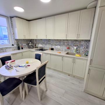 Павла Тичини просп., 6