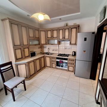 Європейська пл., (Будинок 1)