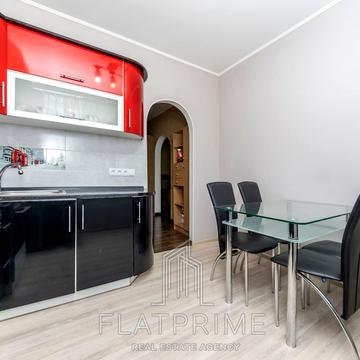 Академіка Заболотного вул., 48