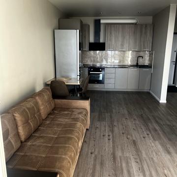 Зарічна вул., 4