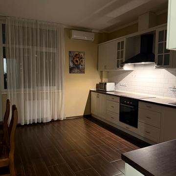 Анни Ахматової вул., 22