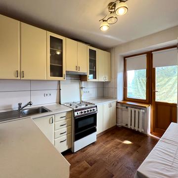 Євгена Патона вул., 2/4