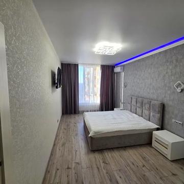 Каховська вул., 56