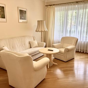 Квітнева вул., 10